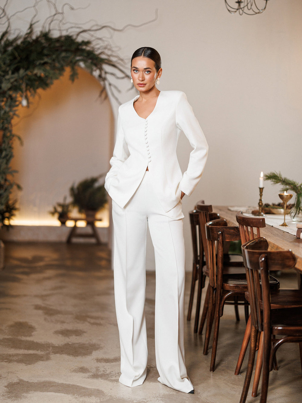 Solenne Suit in red, structured tailoring