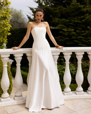 Solanne Gown in white, elongated evening