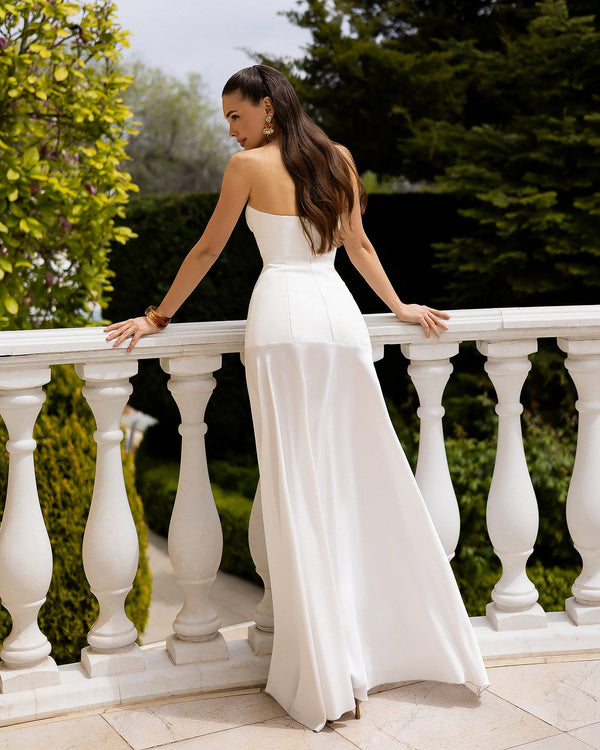 Solanne Gown in white, side profile grace
