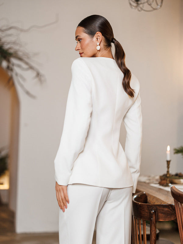 Solenne Suit in red, interior styled look