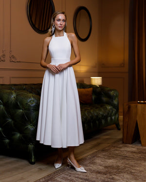 Santi Dress in powder, close-up neckline