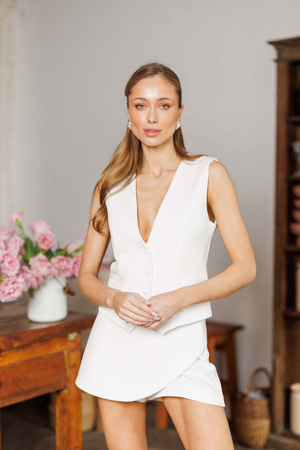 Elowen Suit in white, vest and shorts, side profile