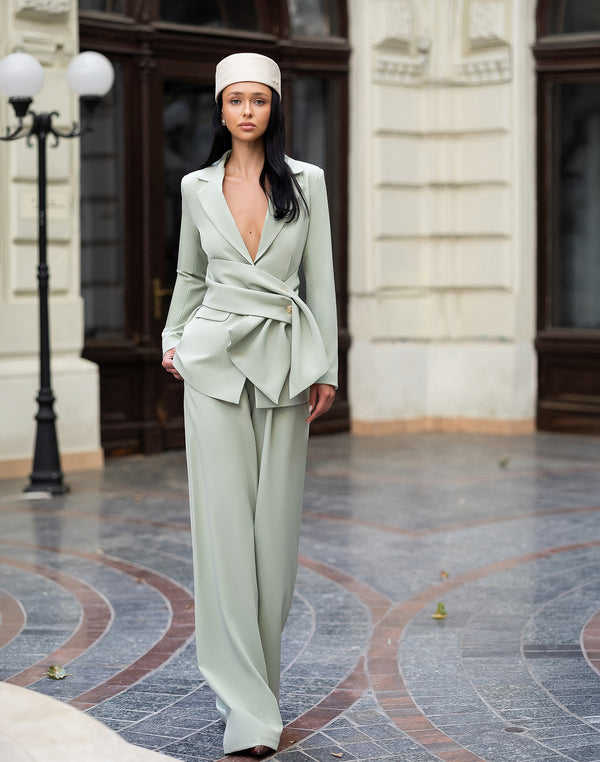 Astera Suit