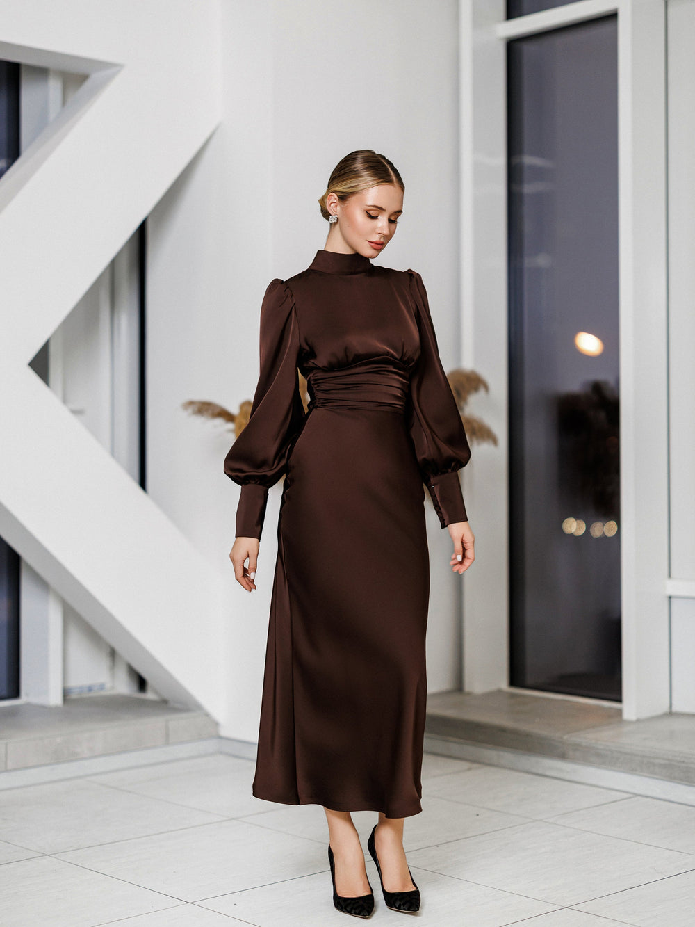 Belvessa Dress in emerald, back detail showing waist shaping