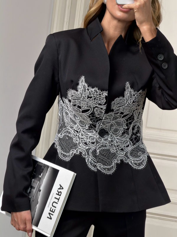 Arvelis Suit