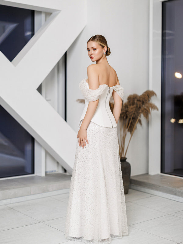 Calveris Set white, complete back view of ensemble