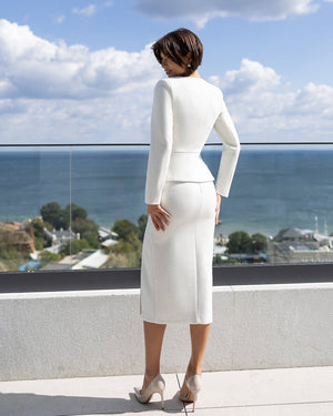 Delaria Set in pink, side view on exterior