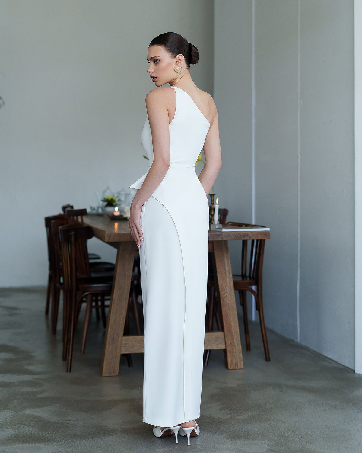 Bruidsjurk Aurora met one-shoulder hals, foto 2