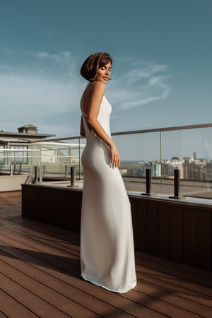 Arvessa Dress in white, close-up of straps