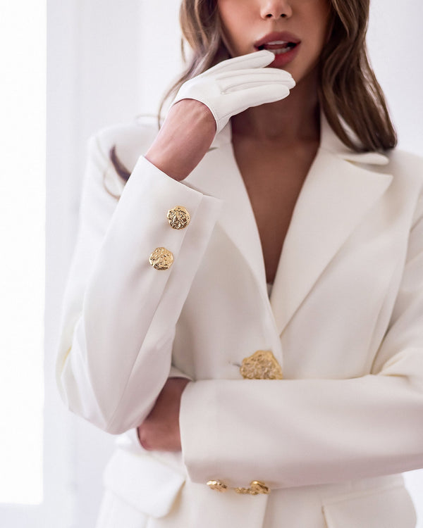 Almira Suit in white, close-up of jacket closure