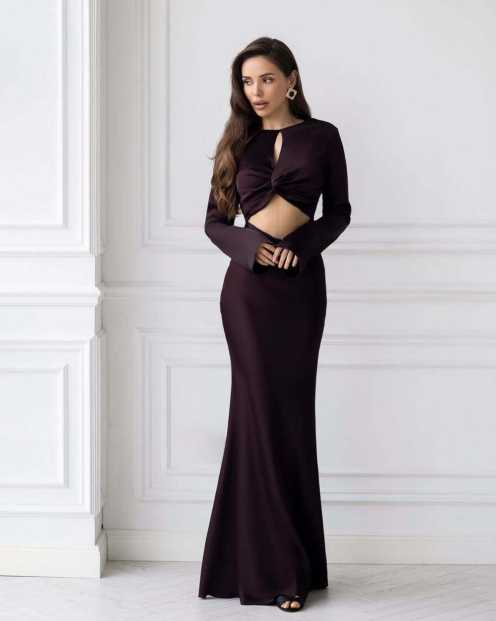Meridelle Dress black, close-up portrait view seated