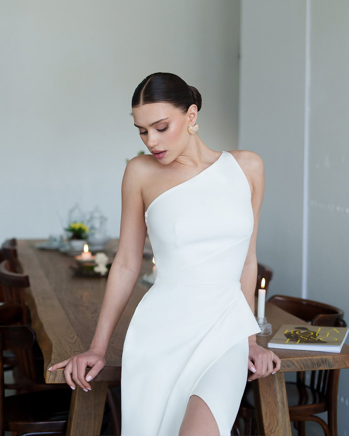 Bruidsjurk Aurora met one-shoulder hals, foto 3