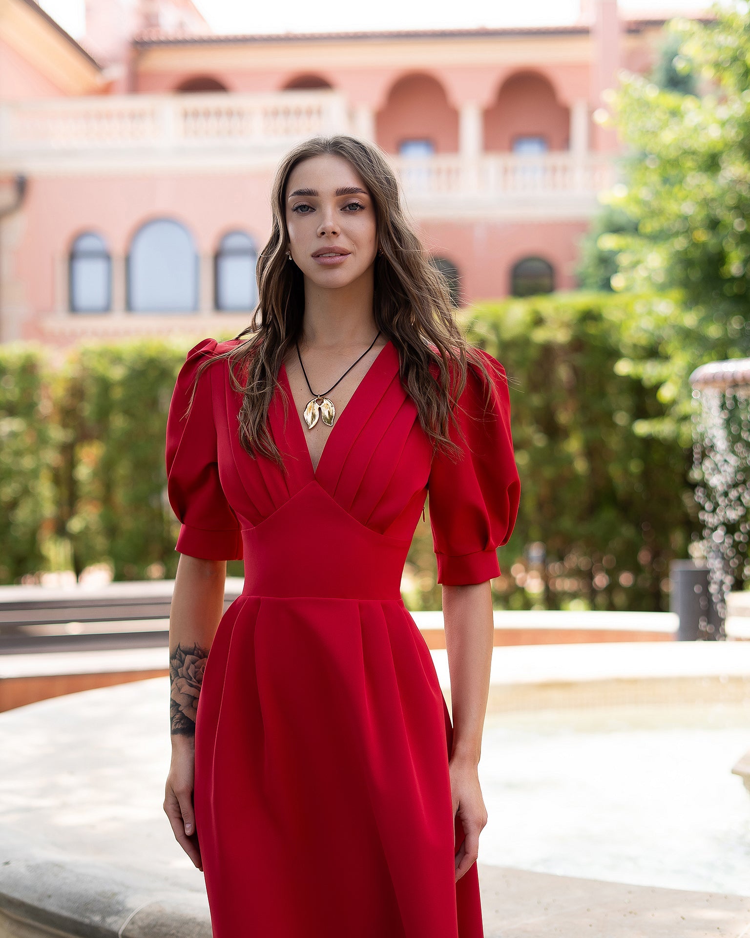 valencia contrast sleeveless midi dress SLDP Style:28027D tie sash cinches the Keto blue cheese dressing